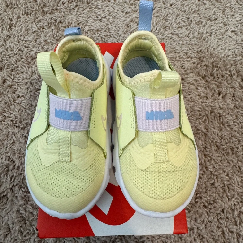 New Nike Toddler Flex Runner 2 Sneakers Size 6C - Picture 2 of 4